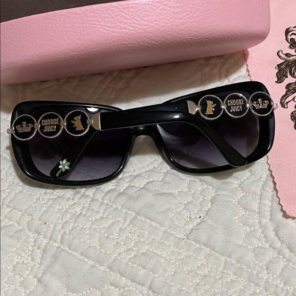 Juicy Couture Black Sunglasses with Pink Case - Picture 5 of 8